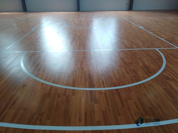 国标篮球体育木地板安装公司