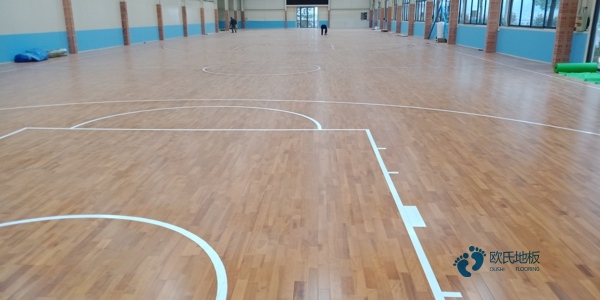 大学篮球木地板安装公司