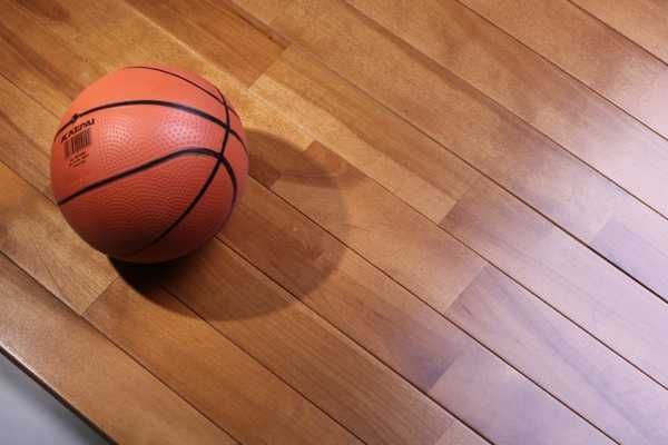 用什么篮球运动木地板如何挑选