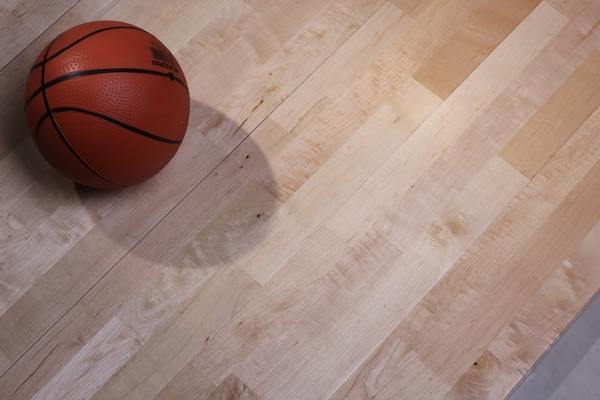 用什么篮球运动木地板如何挑选