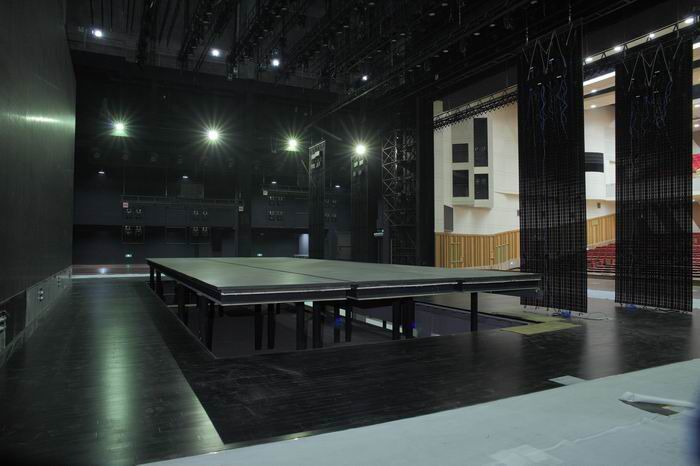 学校松木舞台体育木地板施工流程2