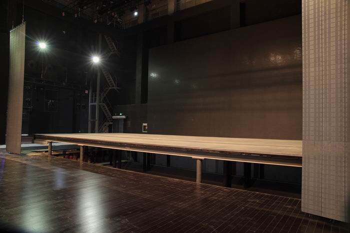 小学松木舞台运动地板施工流程2