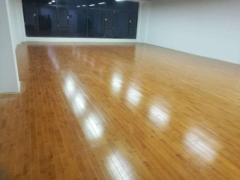 学校松木舞台体育场馆木地板施工团队3